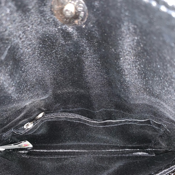 Clutch made of large scale genuine horn pailletts. Graphic placed on black satin - Picture 3 of 5